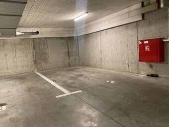 Miejsca postojowe w hali Garażowej - Nowa Cukrownia 11