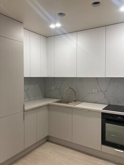 Nowoczesna kawalerka z balkonem w Zdrojach.