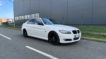 BMW E90 320D 2010r