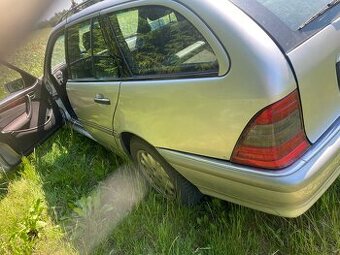 mercedes c klasa 2,2cdi z bardzo malym przebiegiem 57000km