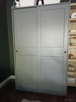 Szafa z drzwiami przesuwnymi szara IKEA HAUGA