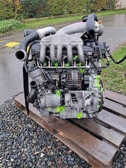 Silnik 2,5 tdi 128kw: Axe top stan T5 komletowy