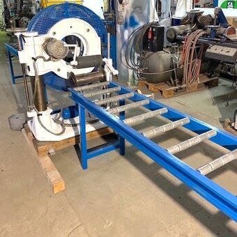 Automatyczna owijarka folią stretch do pakowania listew itp.