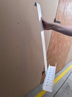 Syndyk sprzeda brodzik i półkę prysznicową