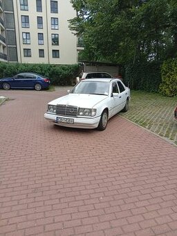Mercedes-Benz W124