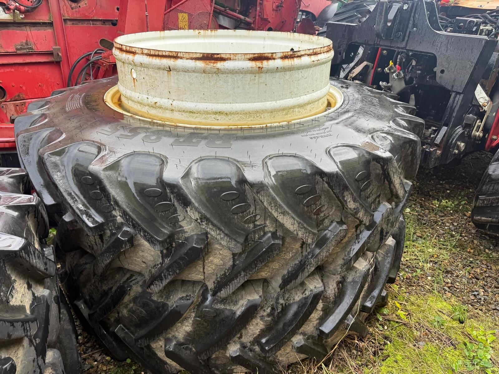 Koła Bliźniacze do Ciągnika New Holland T8 kompletne z klamr - 2