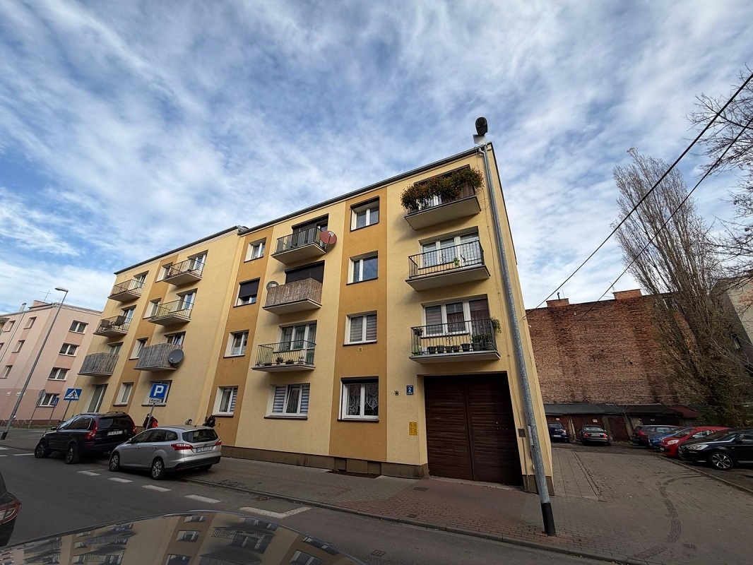 Mieszkanie o pow. 78.80m2, parter, do remontu, ul. Fabryczna - 2