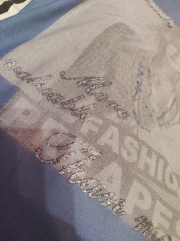 Bluzka niebieska ze zdjęciem 3/4 rękawa - 2