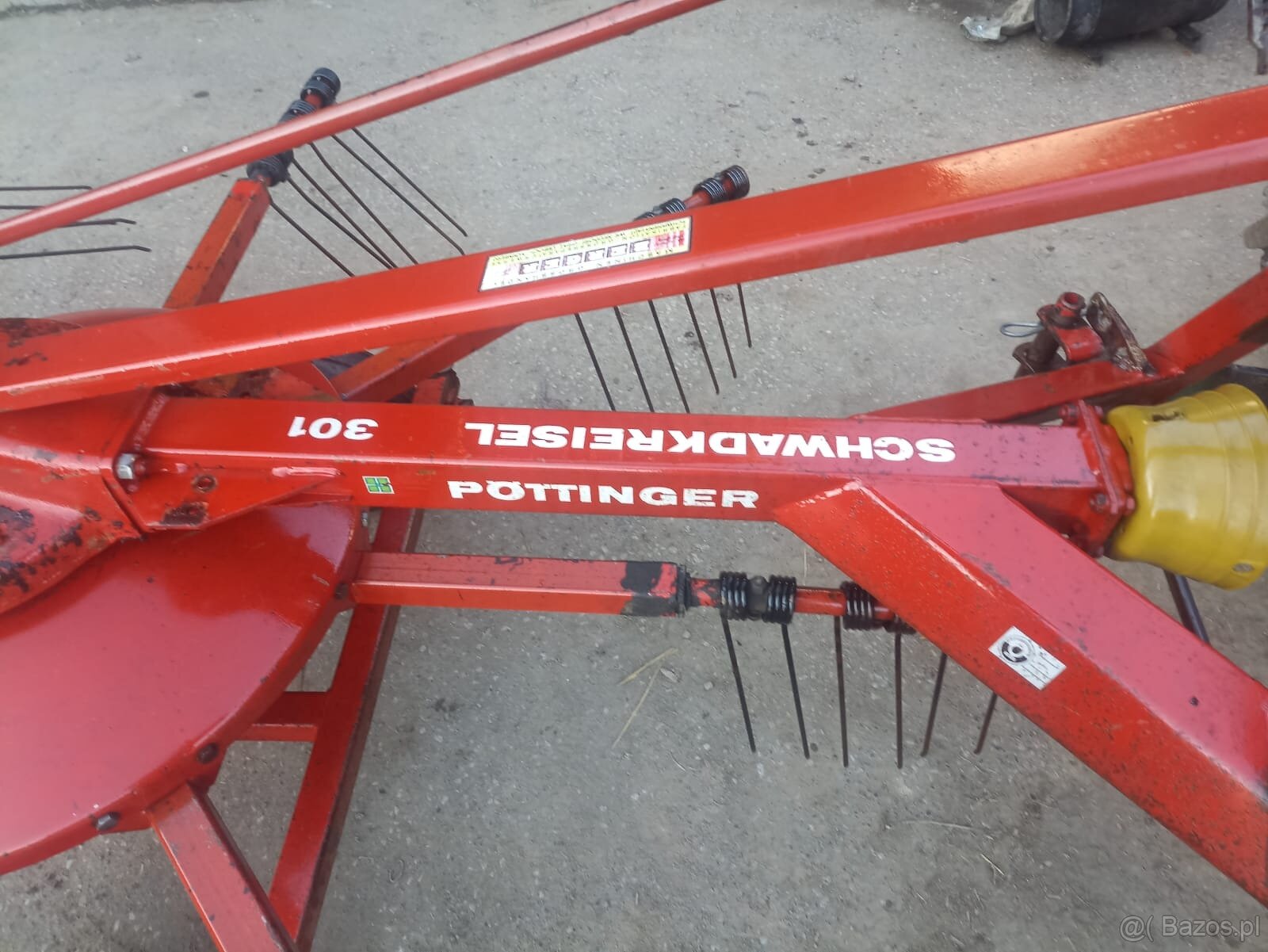 Zgrabiarka karuzelowa Pottinger 301 - 2