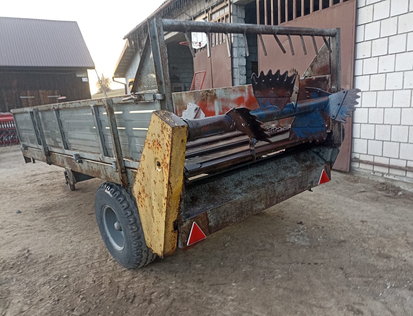 Rozrzutnik obornika jednoosiowy Agromet Czarna Białostocka 3 - 2