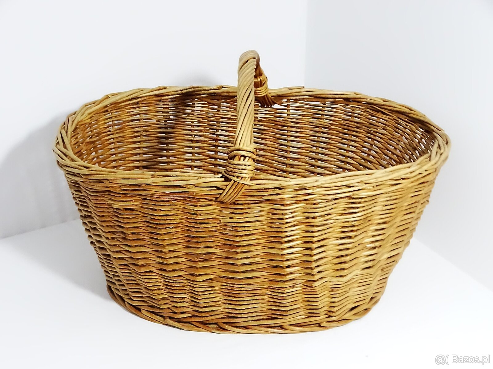 Duży kosz wiklinowy o wymiarach 52 × 35 × 33 cm (wysokość z - 2