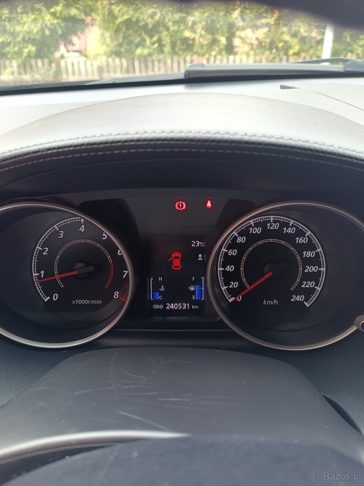 Mitsubishi Outlander - 2