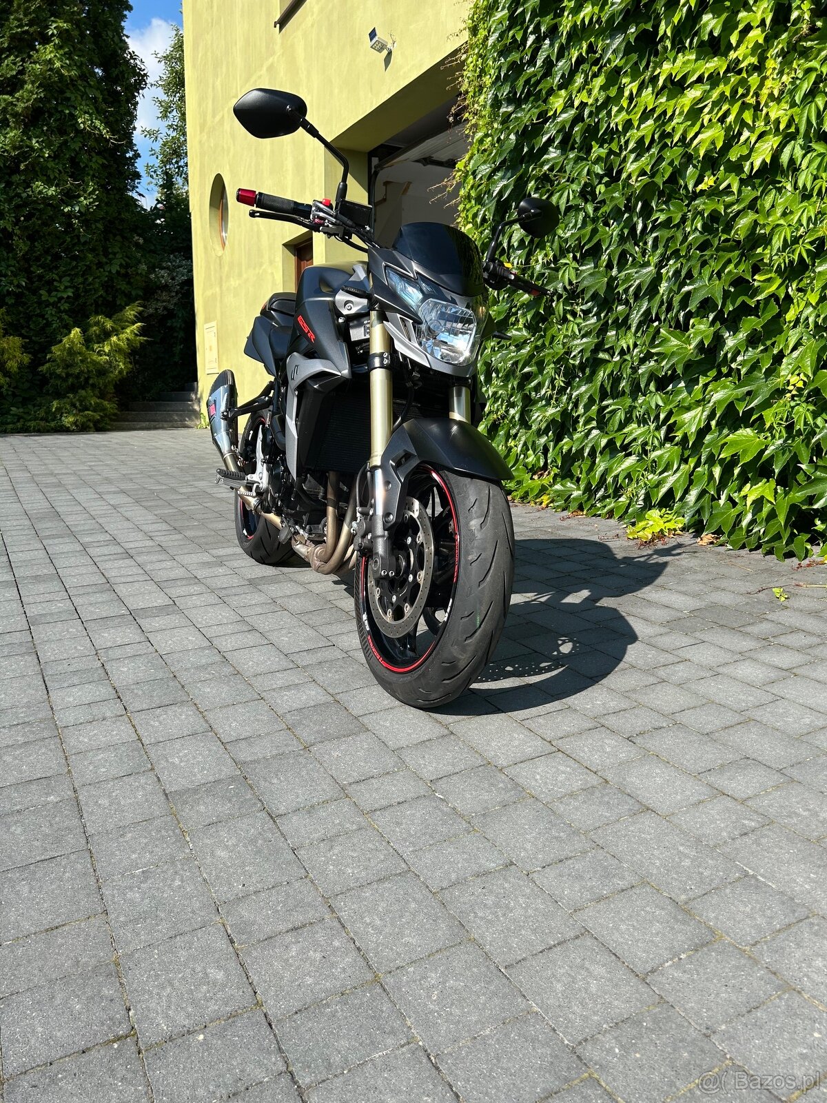 Suzuki GSR 750 - 2