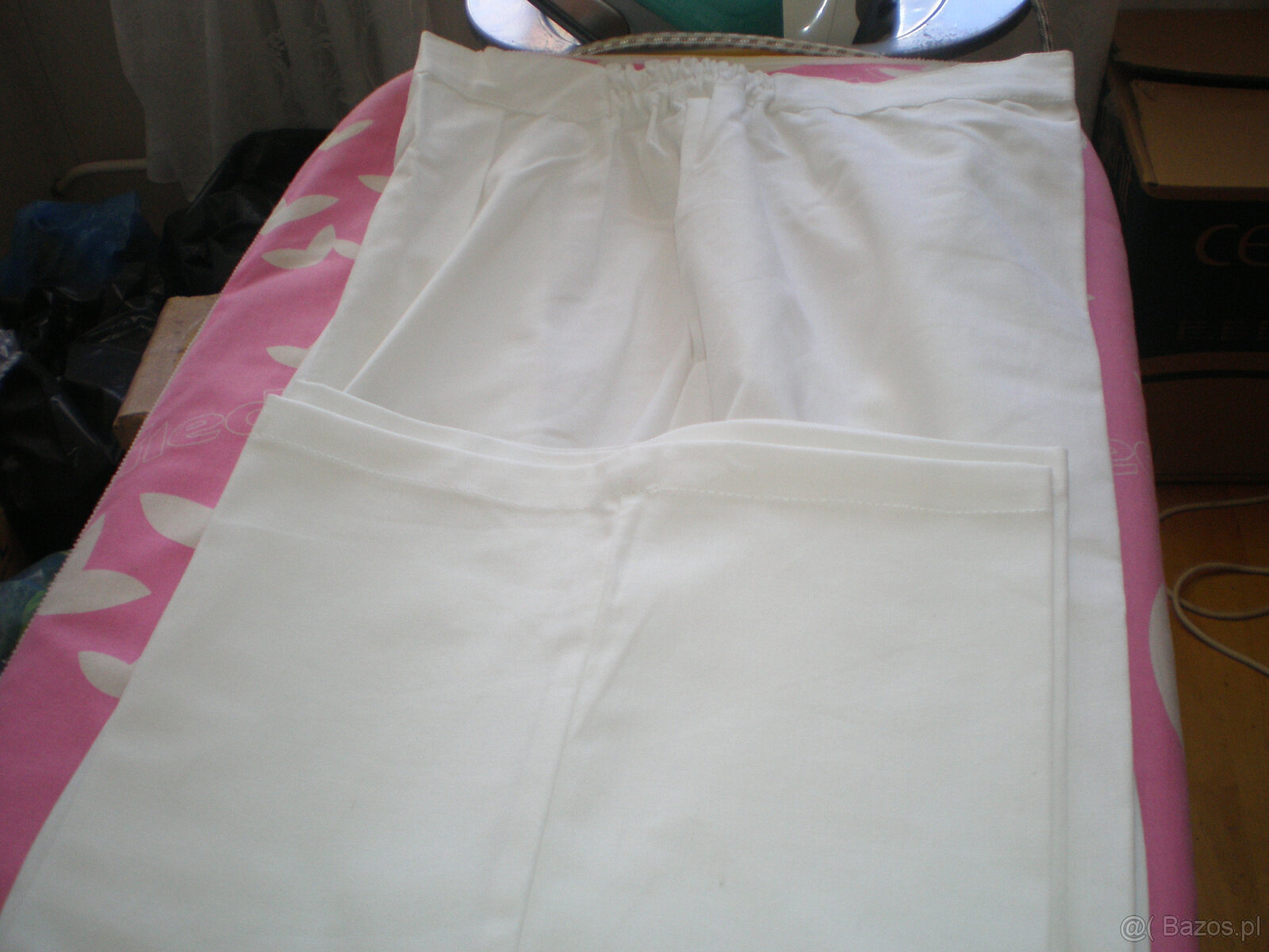 Sprzedam tzw. damski mundurek medyczny w kolorze białym, now - 2