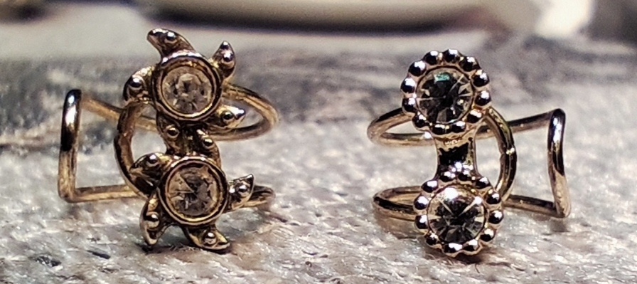 Kolczyki kpl 2 szt. na małżowinę uszną. AVON - 2