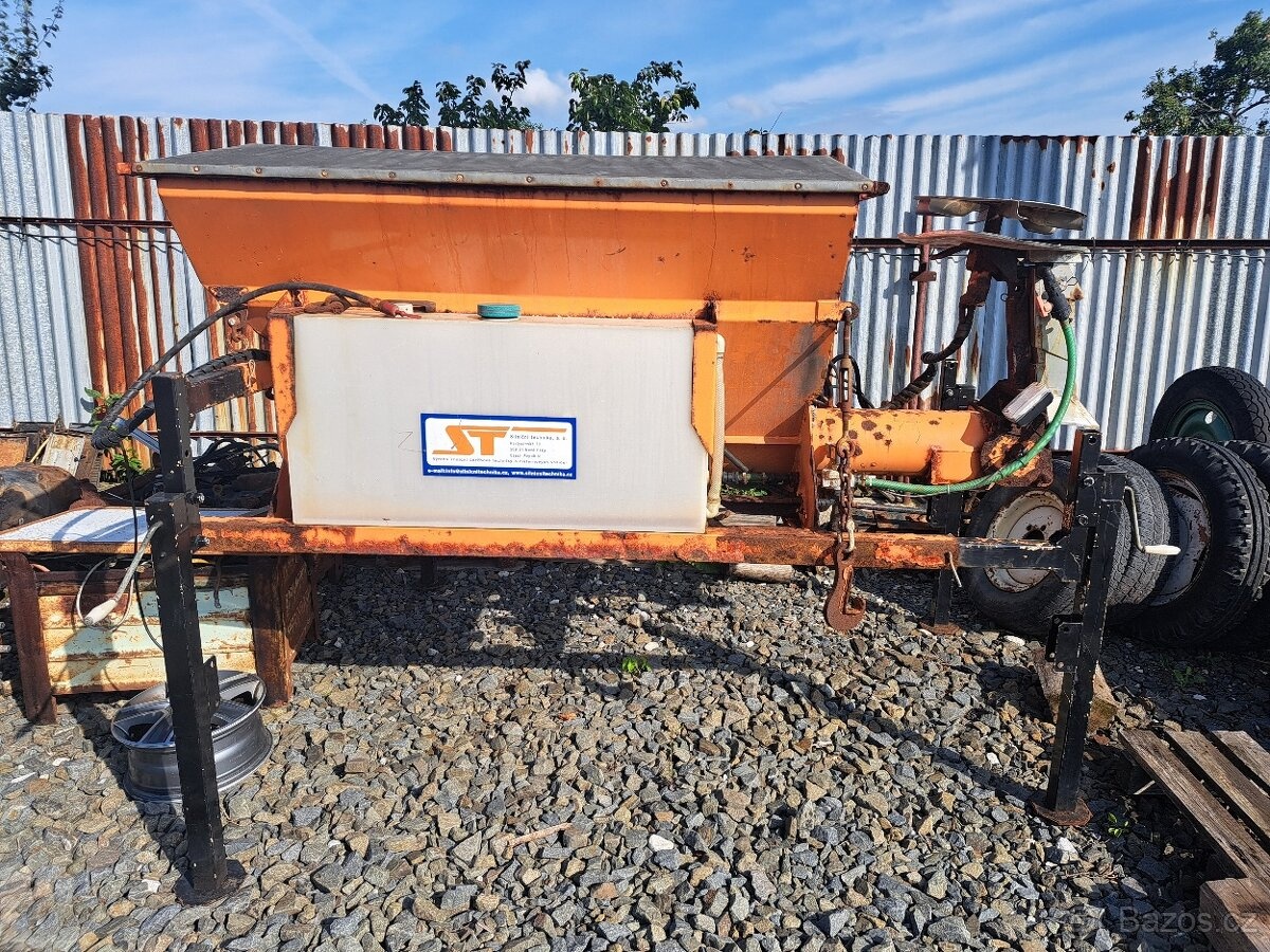 Wielostanowiskowa ciężarówka z platformą, posypywarka miejsk - 2