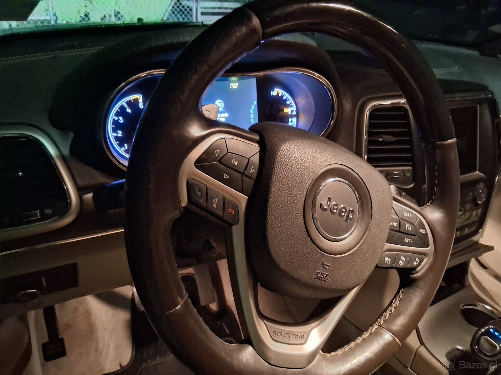Sprzedam jeep grand cherokee-uszkodzony - 2