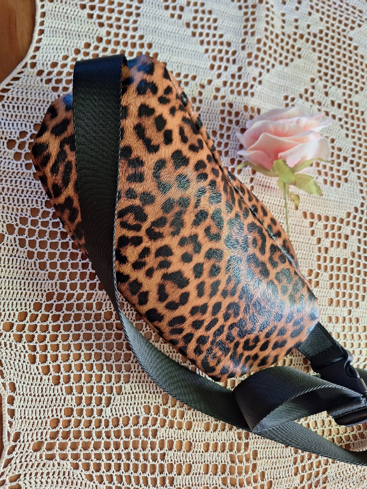 Nerka damska Guess panterka - 2