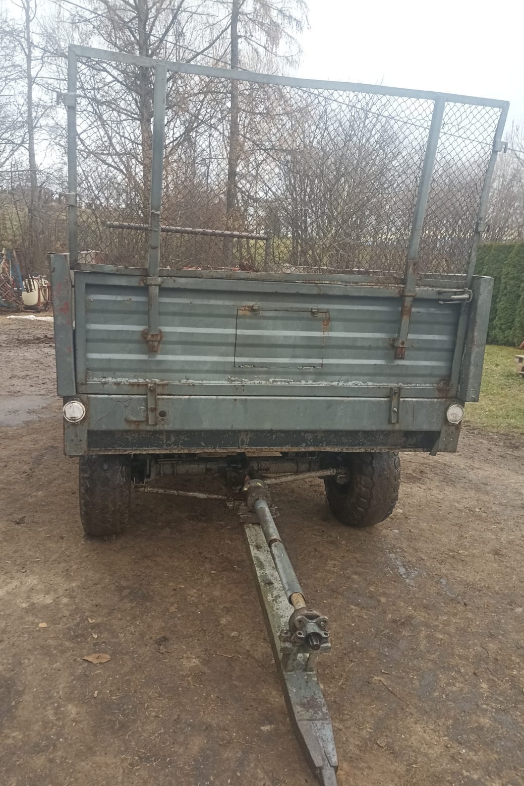 Rozrzutnik obornika dwuosiowy Agromet Czarna Białostocka 4t - 2