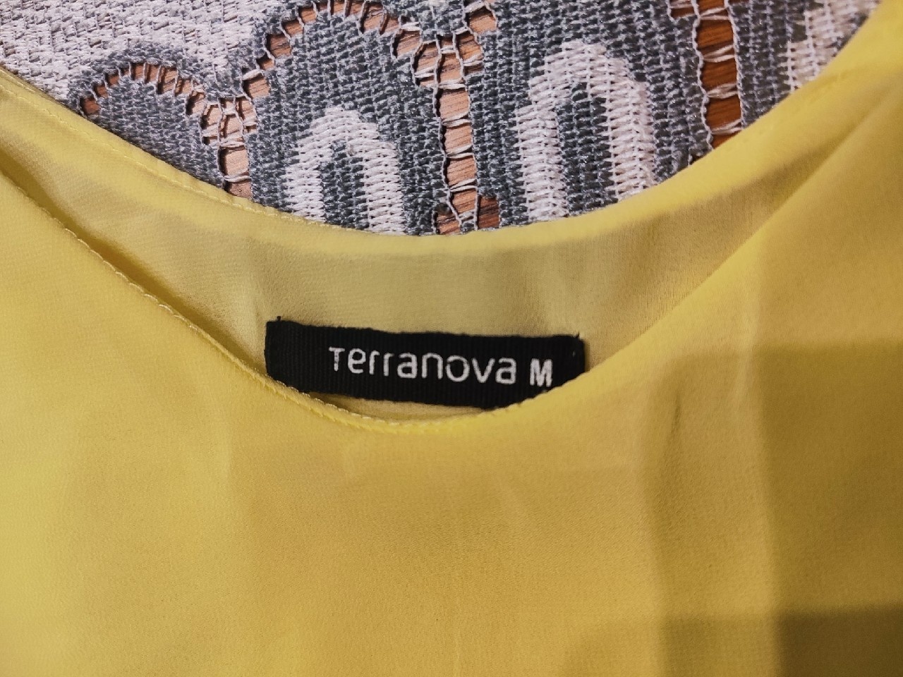 Bananowy top TERRANOVA rozm. M/38 - 2