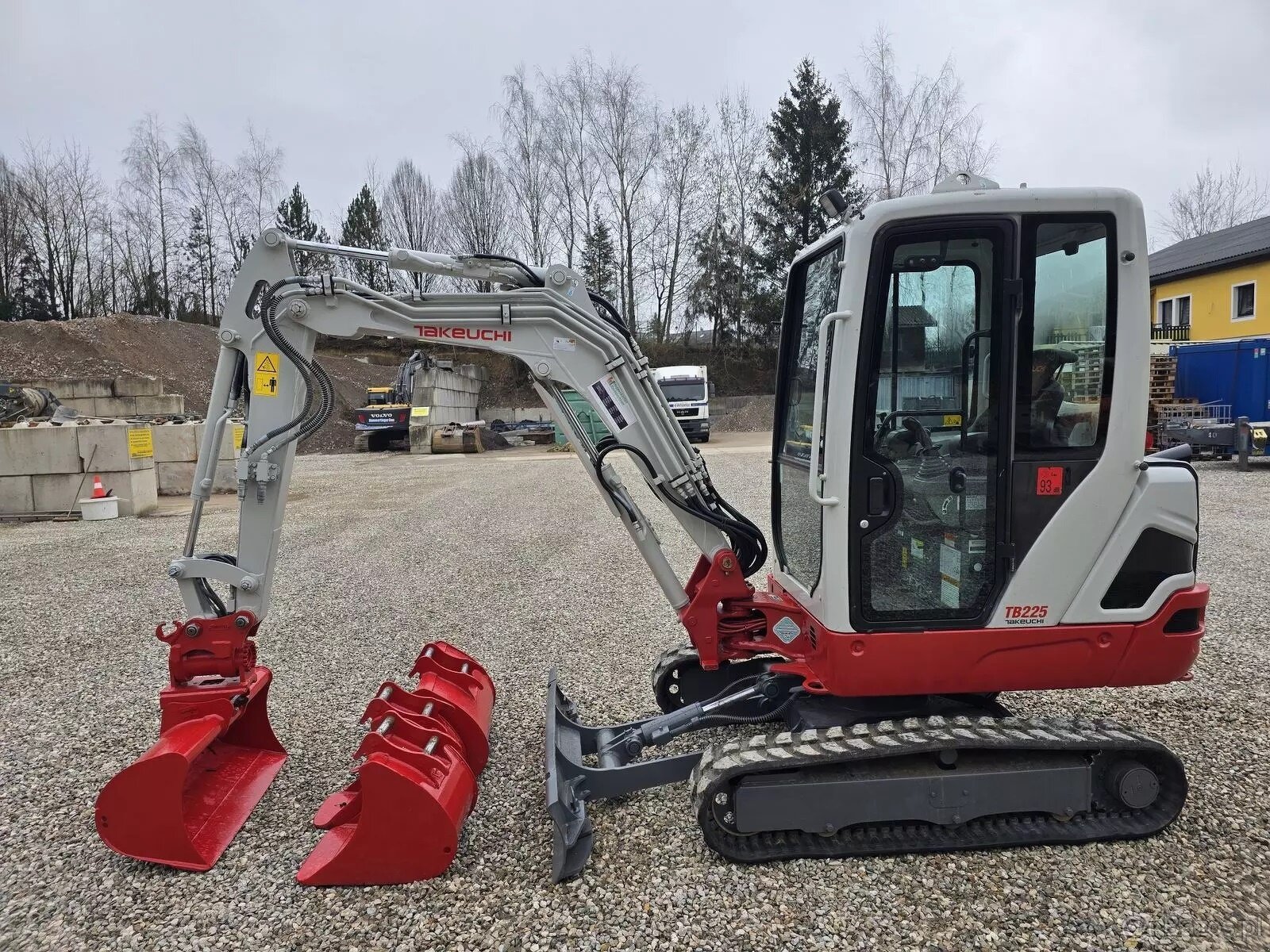 Sprzedam minikoparkę Takeuchi TB225 |23KM-2,4t| - 2