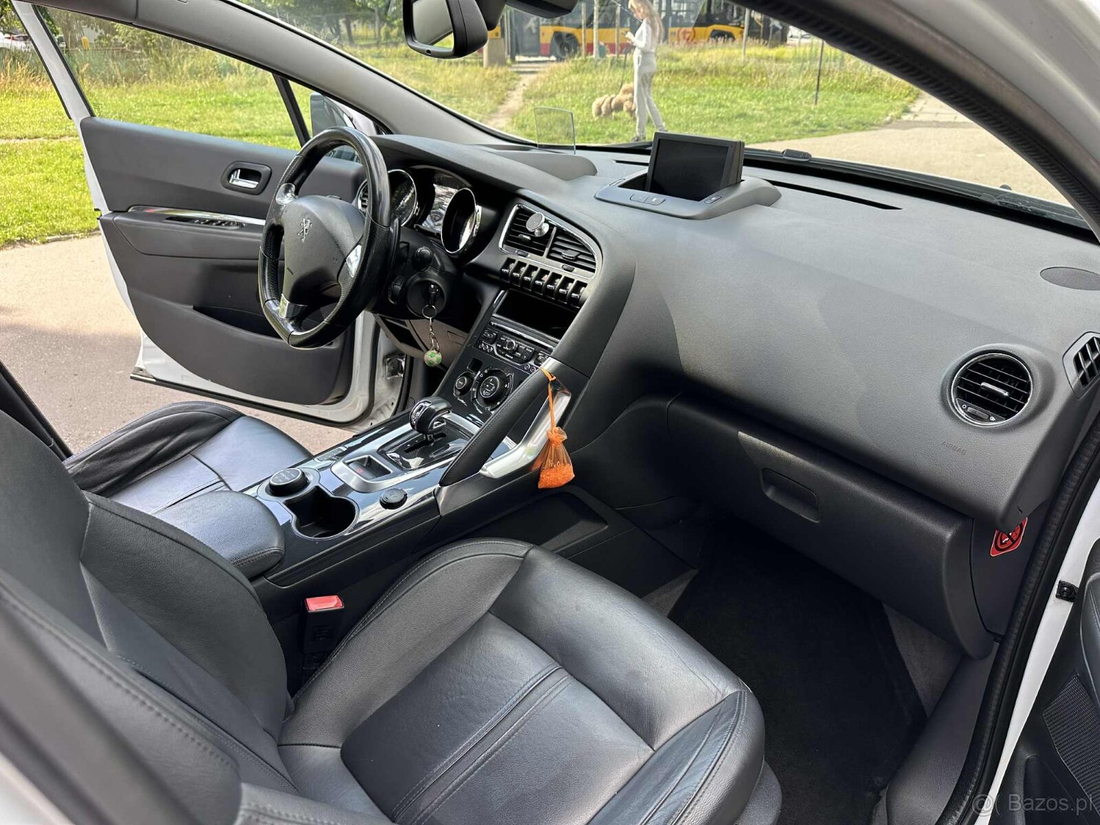 Peugeot 3008 hybrid - 2