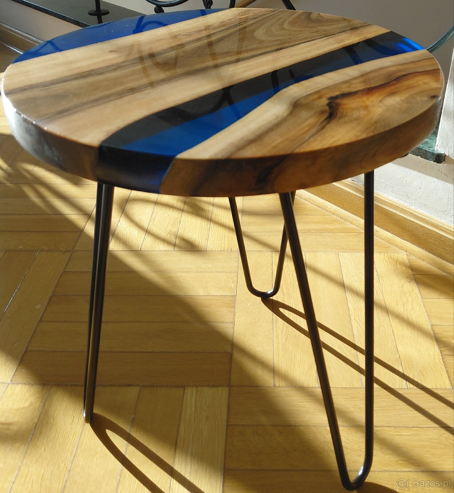 Stolik kawowy z żywicy - 2