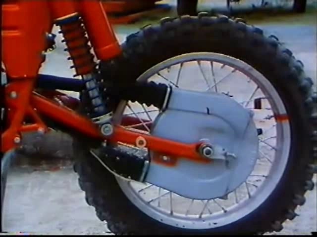 Osłona przeciwpyłowa łańcucha JAWA Enduro - 2