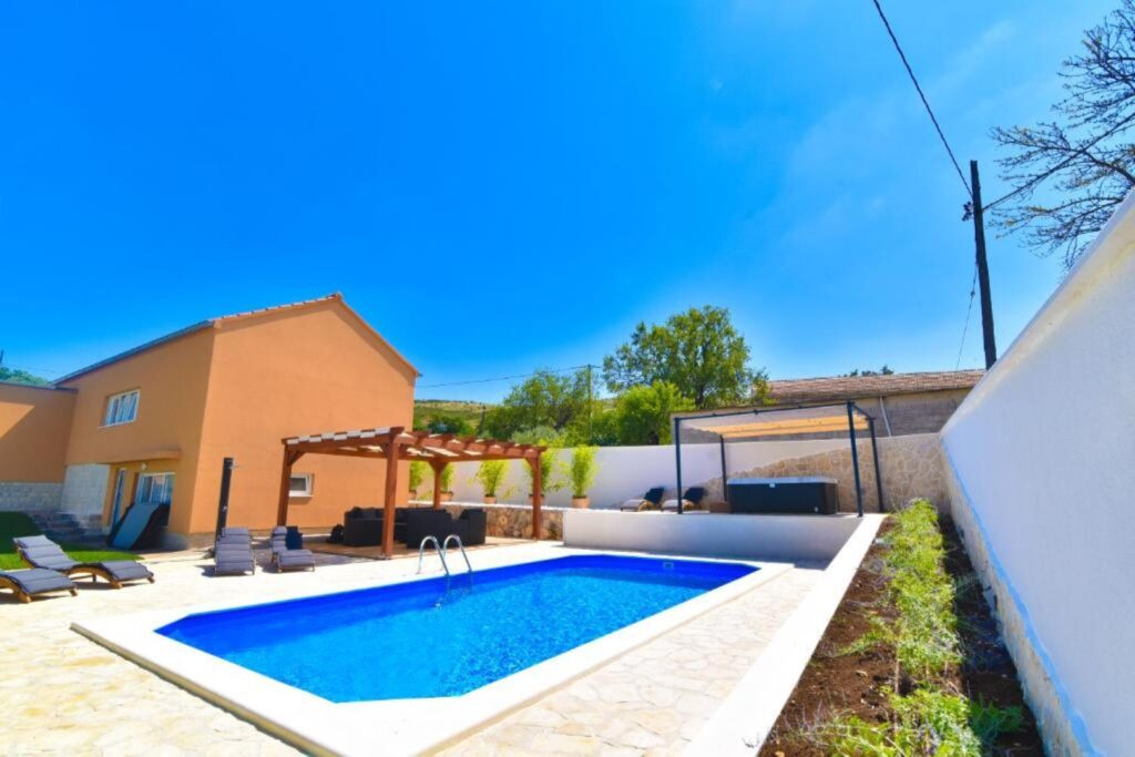 Chorwacja-Piękny dom z dużym ogrodem, basenem, sauną - 2