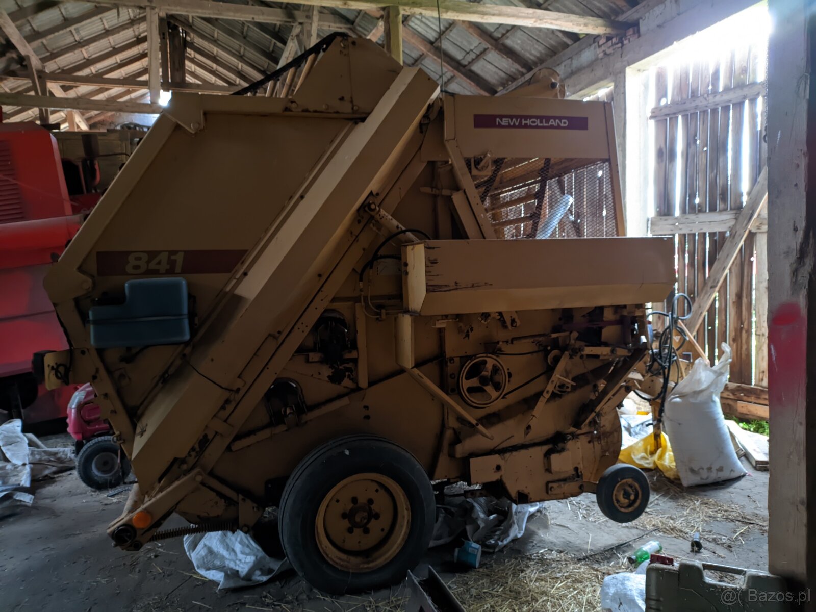 Presa New Holland 841 - 2