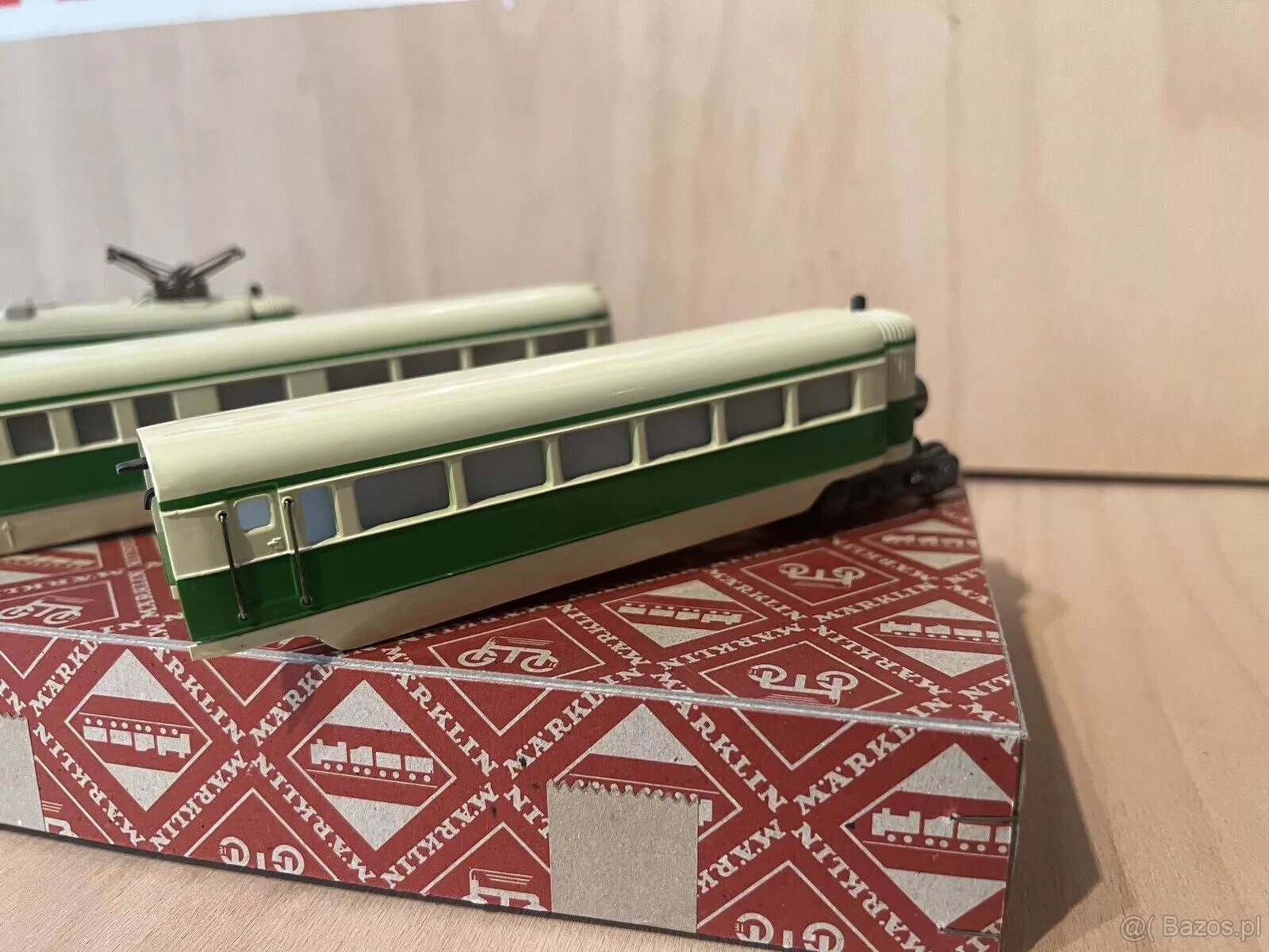 Wagon silnikowy Märklin ST 800, zielono-beżowy Żebra dachow - 2