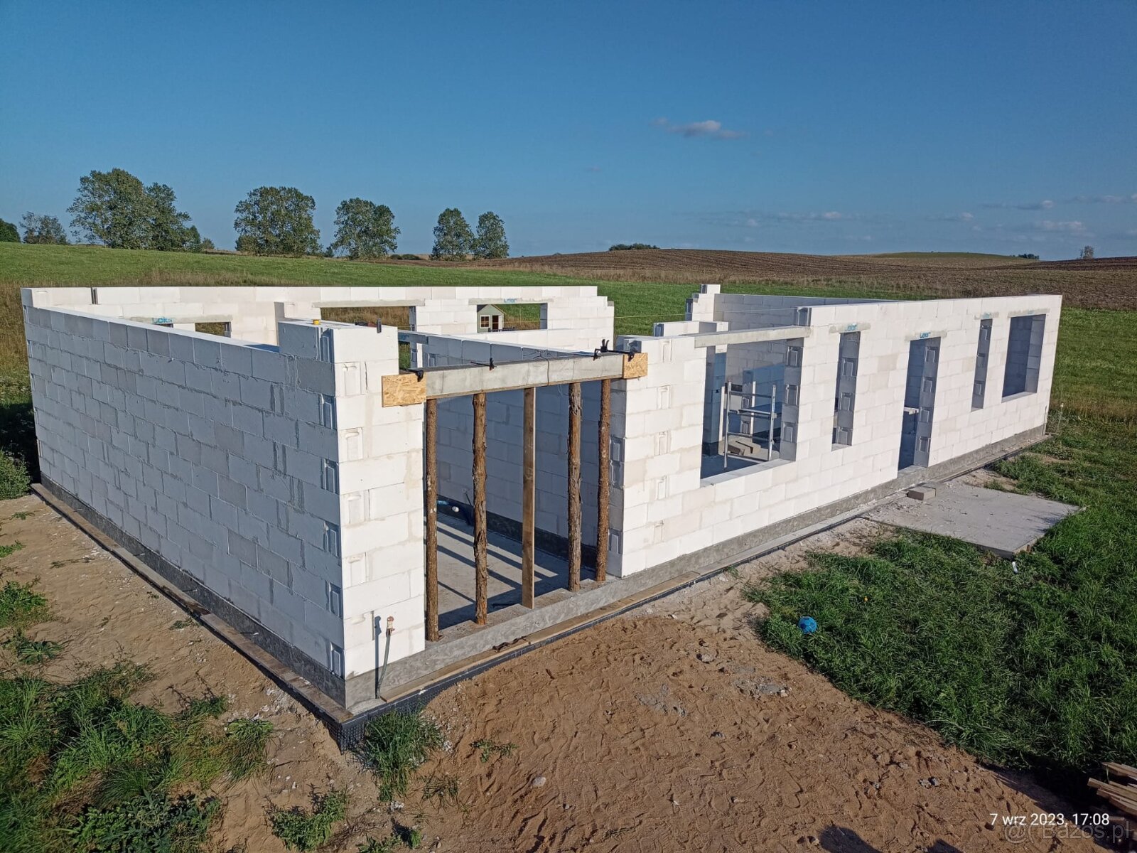 Sprzedam działkę z zabudowa domu - 2