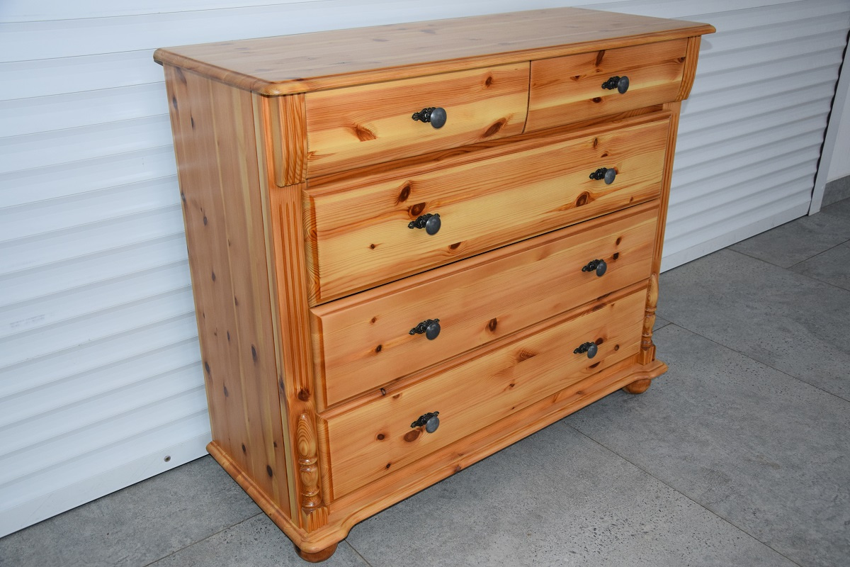 komoda z drewna sosnowego - jak nowa - 2