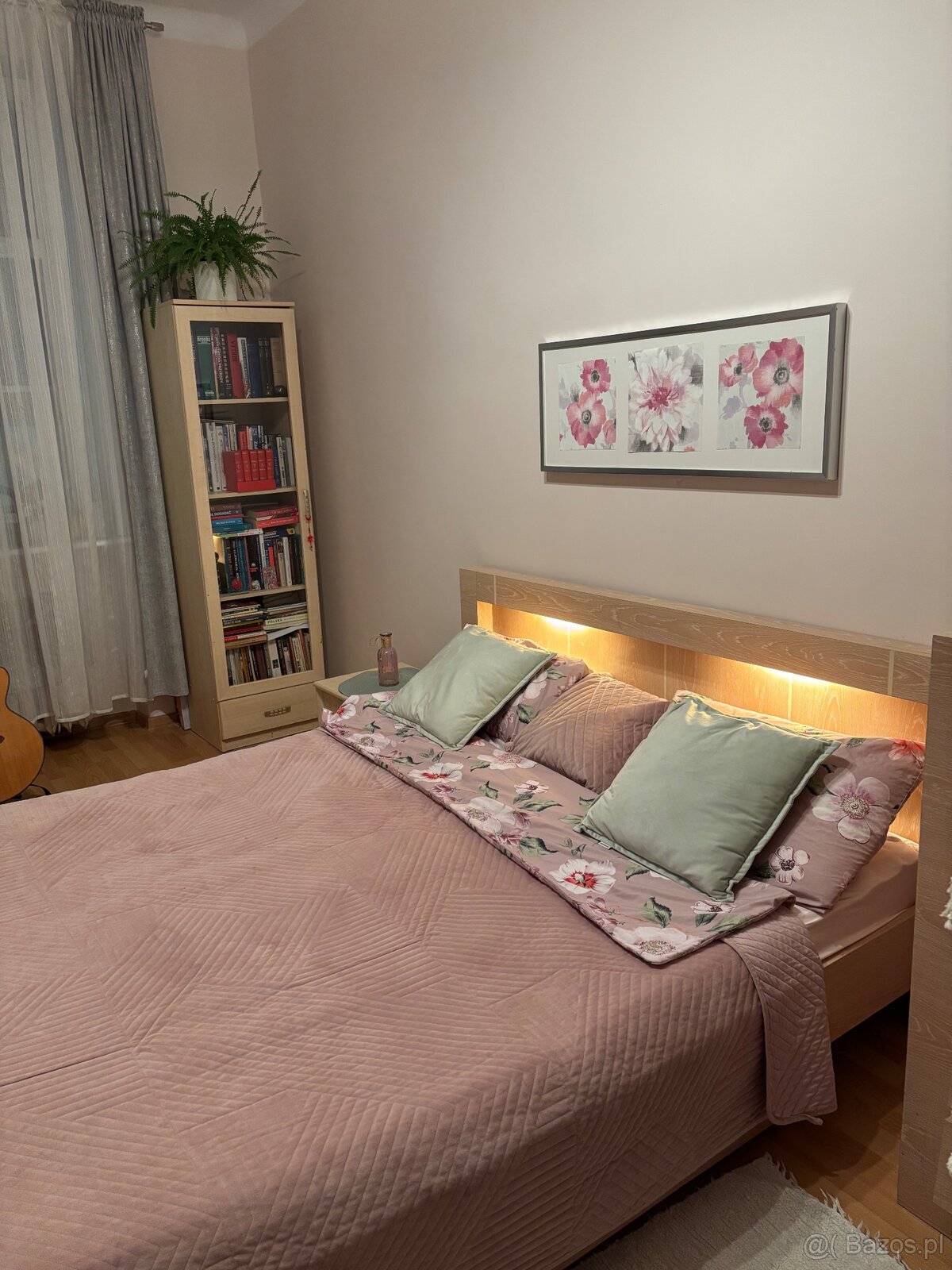 Komplet mebli do sypialni z jasnego drewna, łóżko, komody, - 2