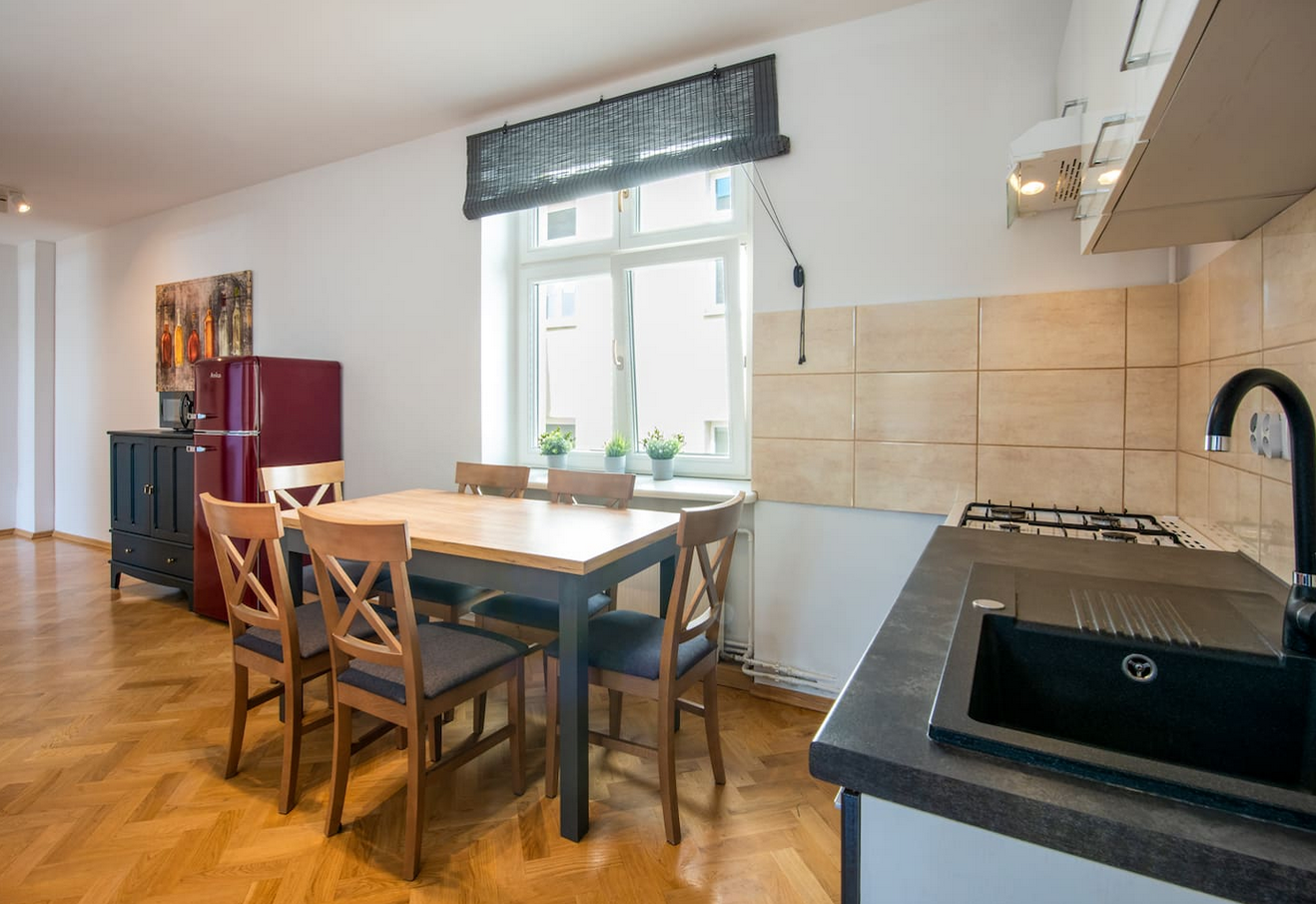 Urokliwy apartament z 3 sypialniami przy Rynku Głównym - 2