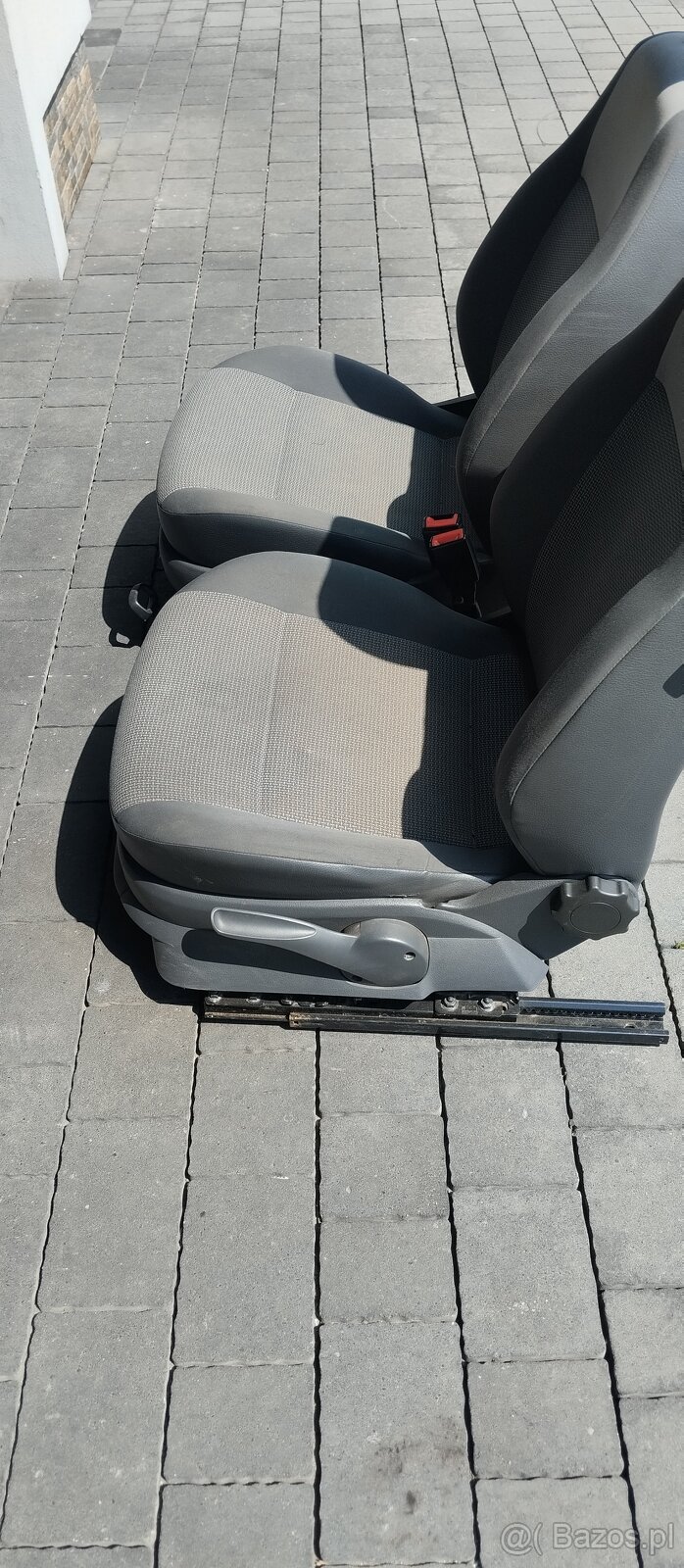 Fotel kierowcy i pasażera vw cady. - 2