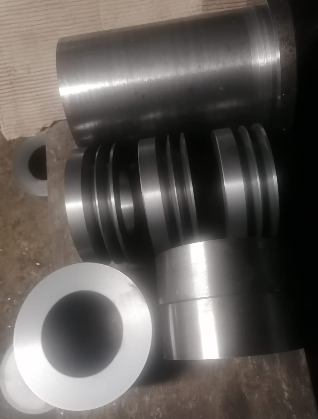 Tuleja żeliwna tulejka wałek - 2