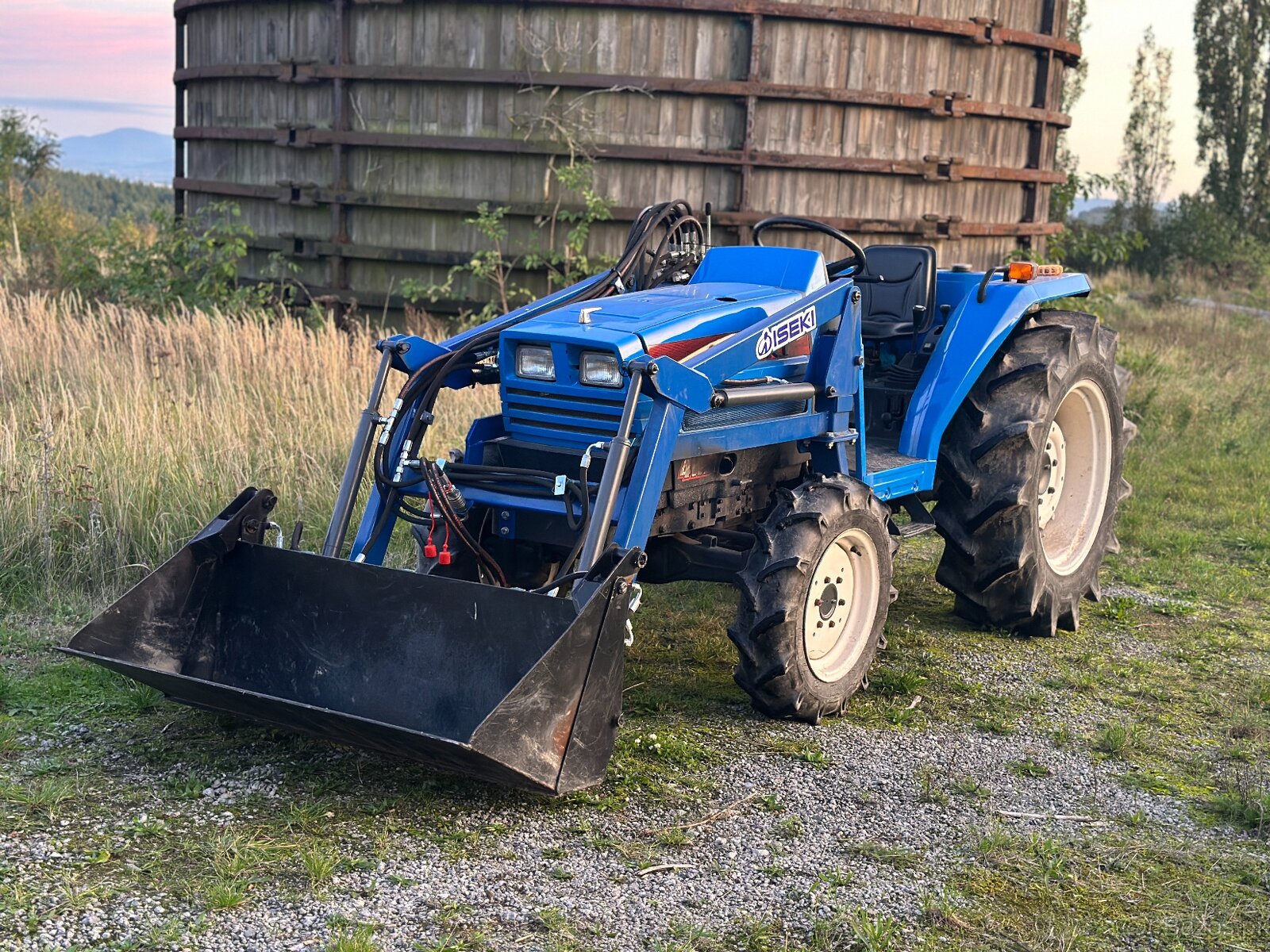 Iseki TA317 z ładowarka - 2