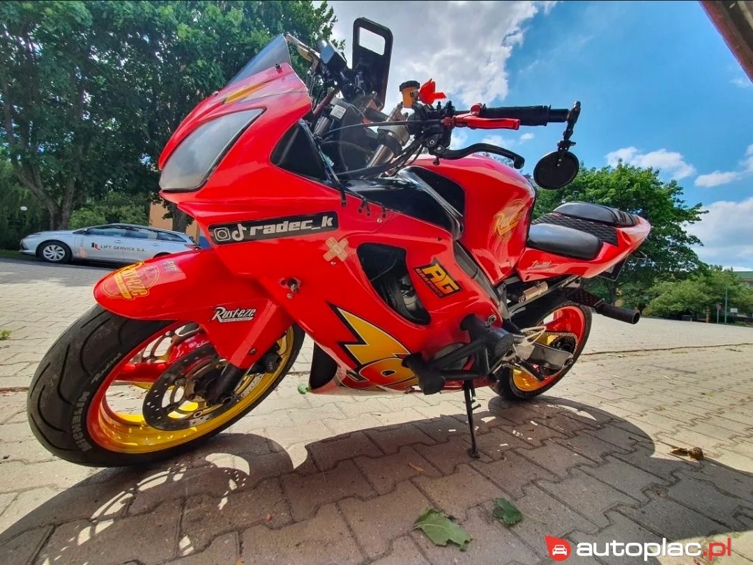 Honda CBR 600 F Sport F4i Street Stunt - 2