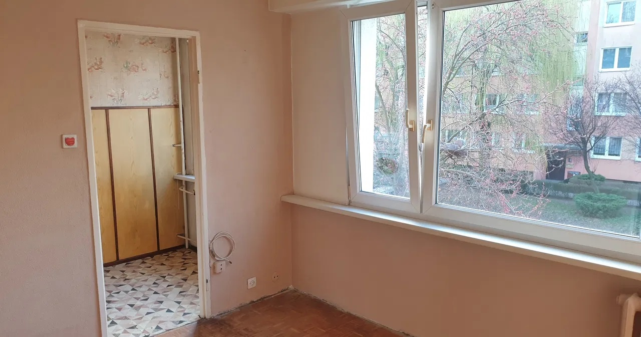 Mieszkanie o pow. 23.80m2, I p., do remontu, os. Widok - 2