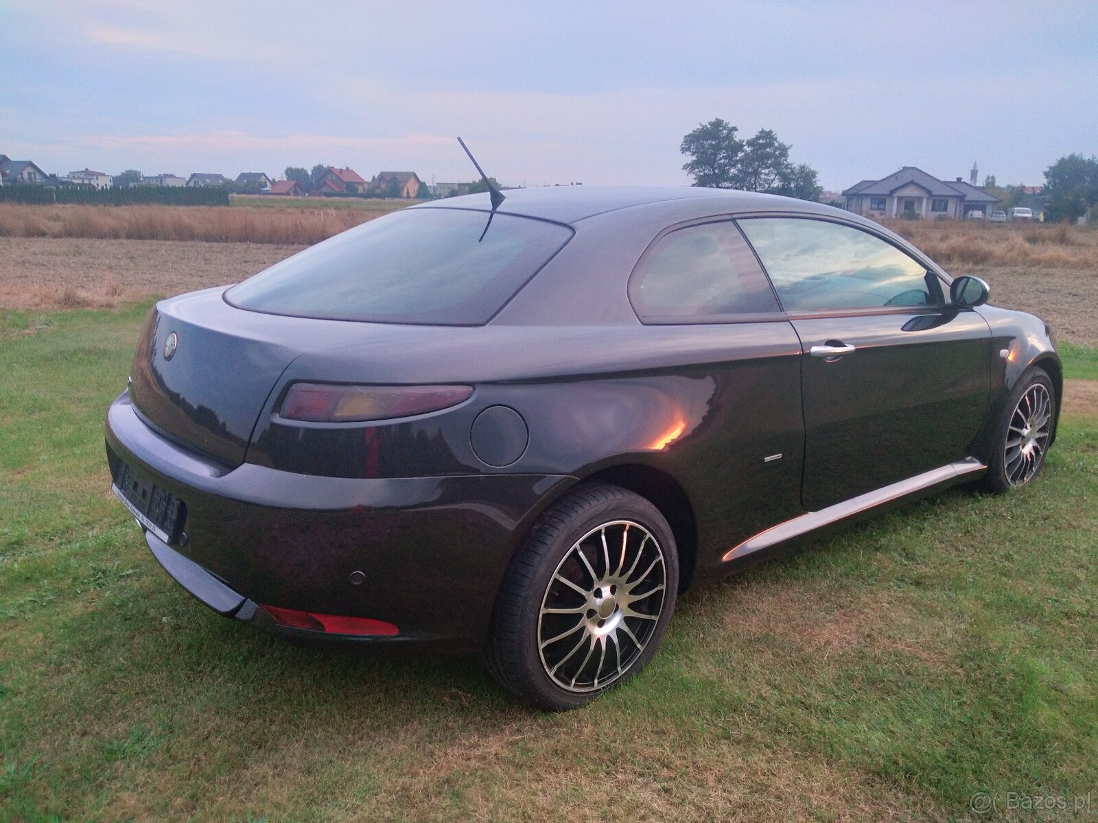 Sprzedam Alfa Romeo GT 1.9 JTD 16V z 2006 roku — samochód dl - 2