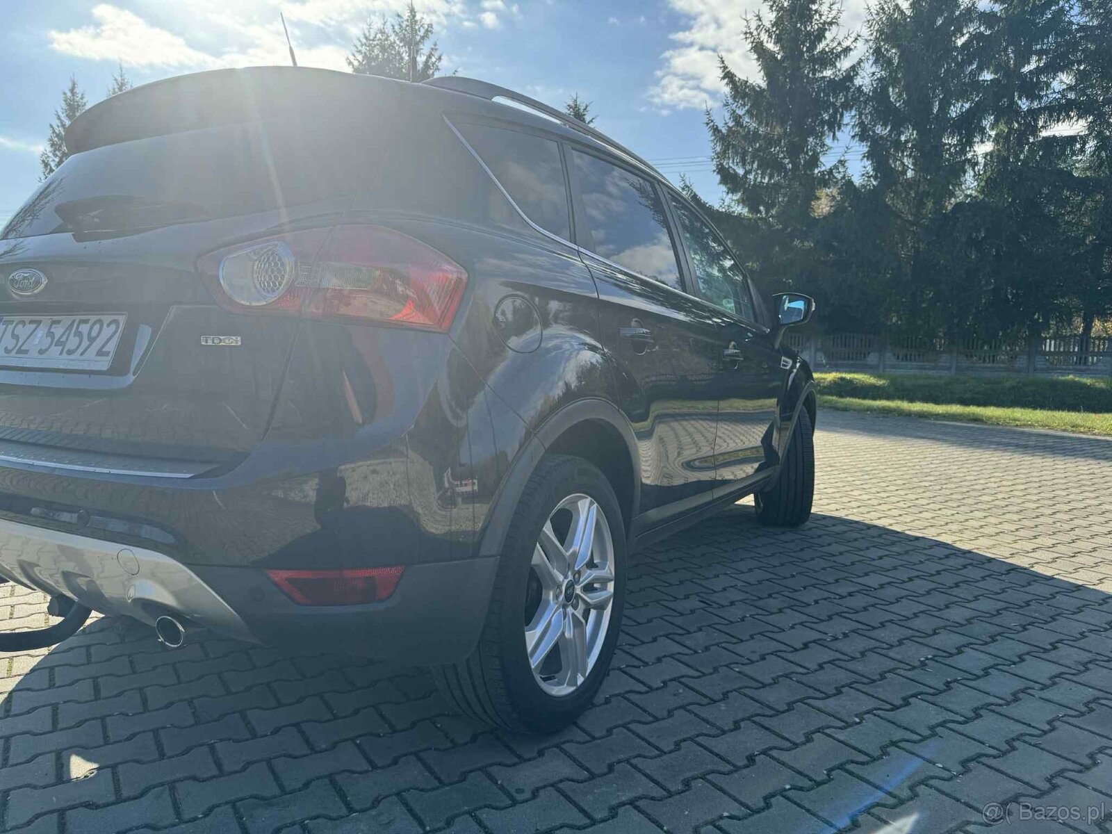 Ford Kuga . - 2
