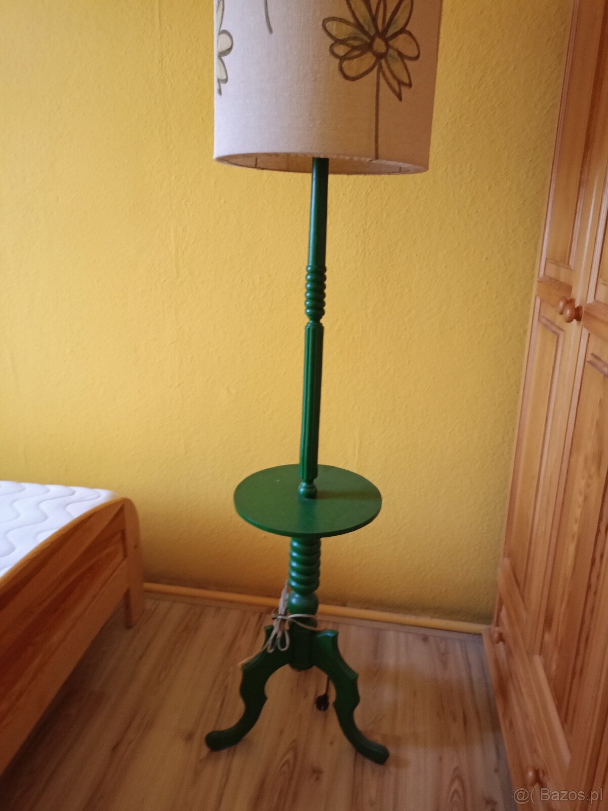 Lampa podłogowa w stylu vintage z wbudowanym stolikiem i aba - 2