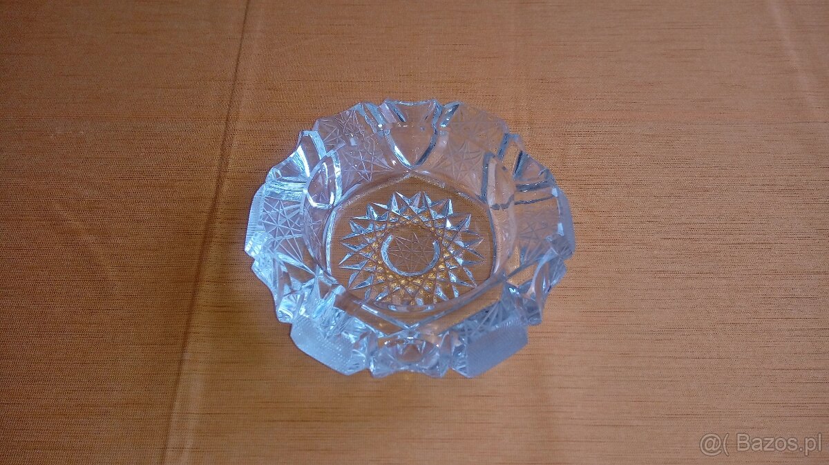 Popielniczka kryształowa o srednicy 16 cm. - 2