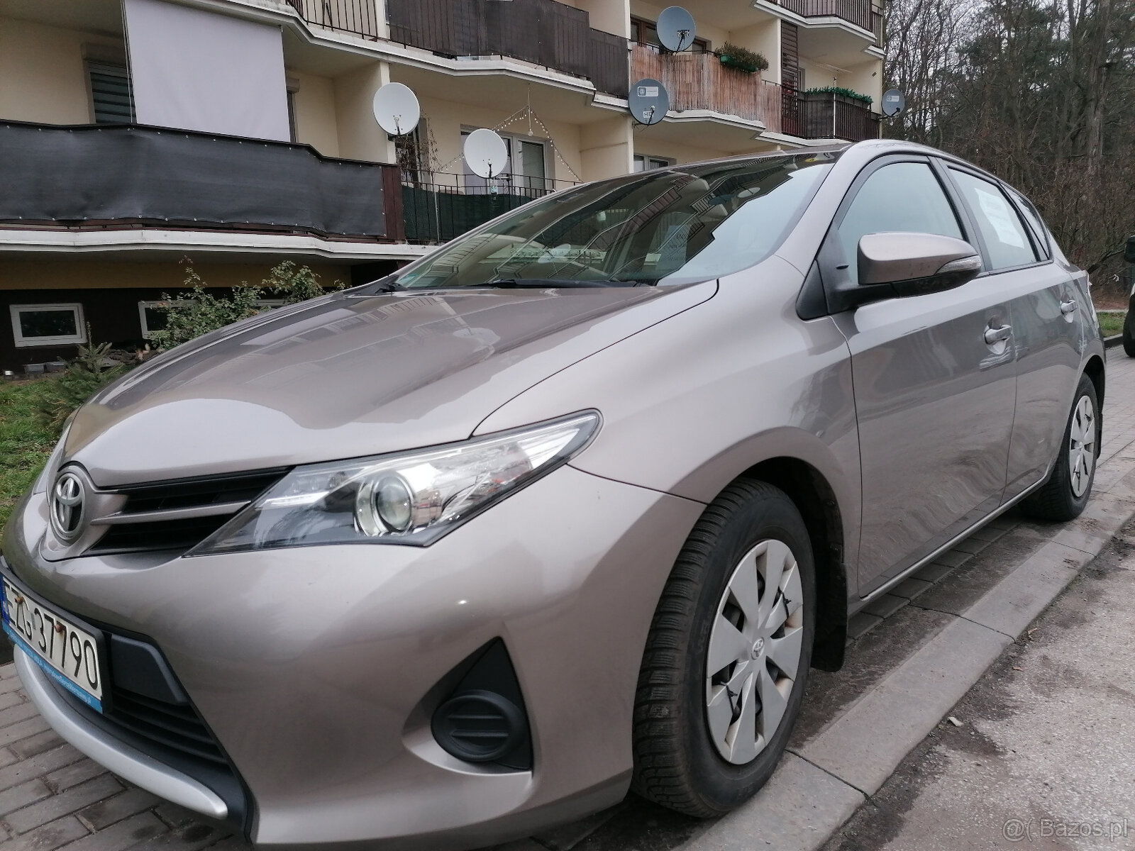 Sprzedam Toyotę Auris Active II -2013 - 2