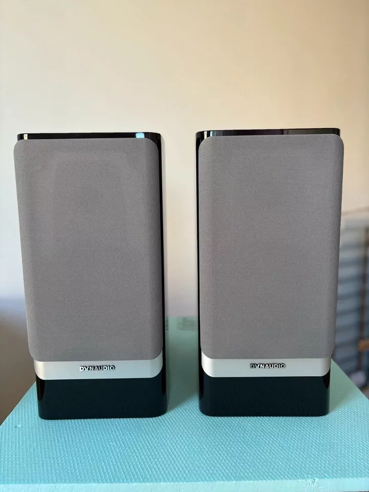 Dynaudio Contour 20i + stands ( Price: 1750 EUR ) - 2