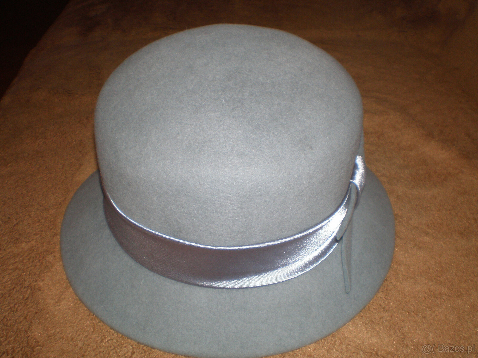 Sprzedam kapelusz damski filcowy w kolorze popielatym. - 2