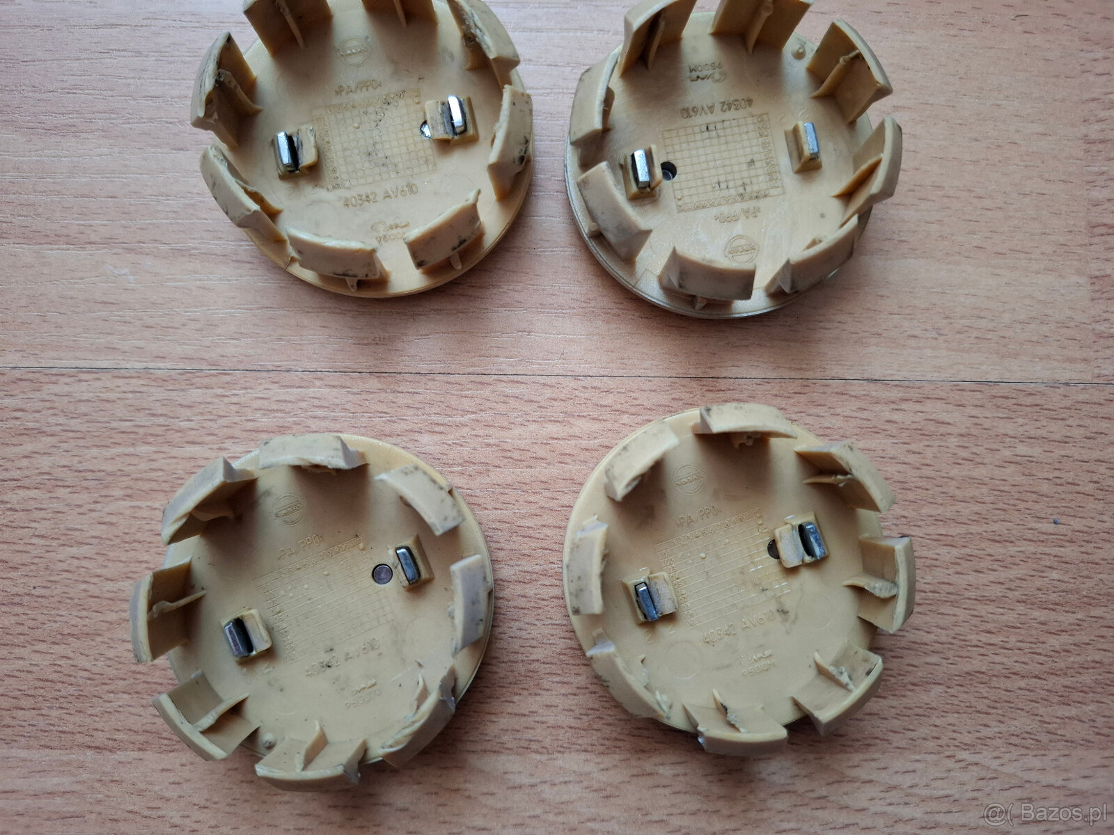 NISSAN 4 oryginalne dekieleki do felg 54mm - 2