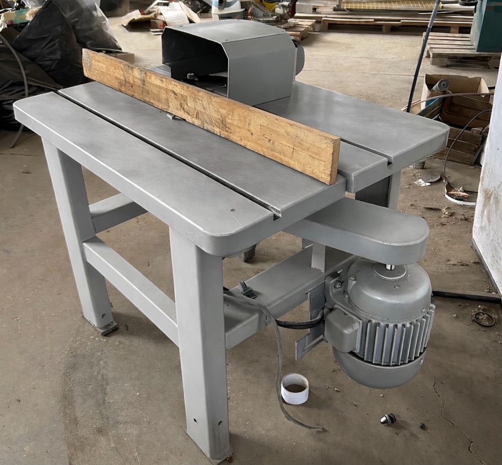 Frezarka dolnowrzecionowa - 2