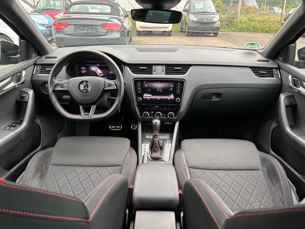 2019 Skoda Octavia Combi RS - 2